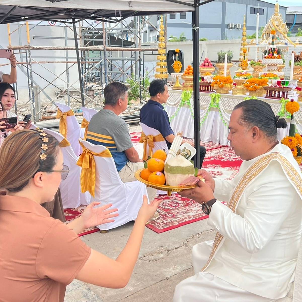 ๒๑.๗.๖๙ บวงสรวงถอนศาลพระภูมิเจ้าที่