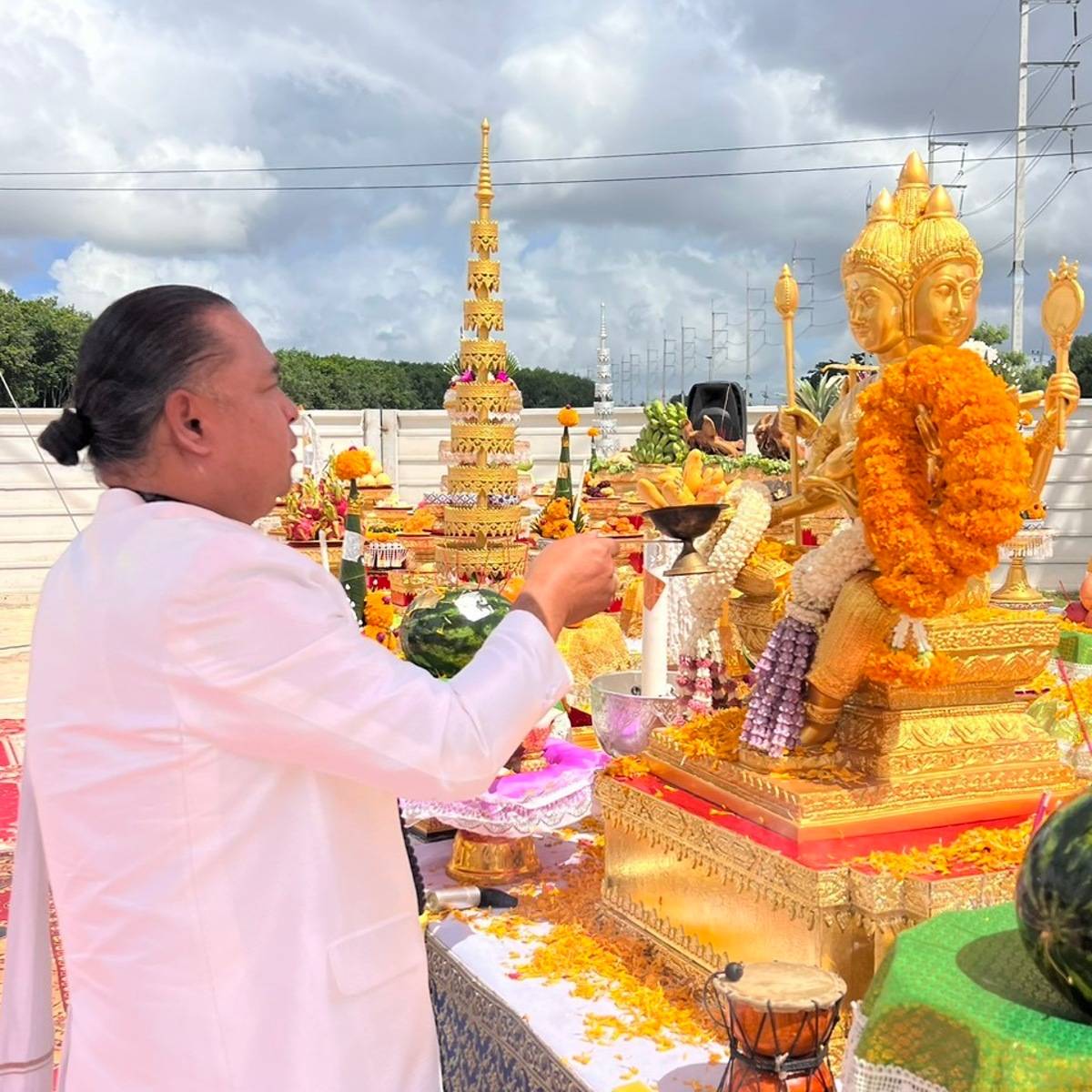 ๑๐.๖.๖๙ บวงสรวงตั้งศาลพระพรหมเจ้าที่